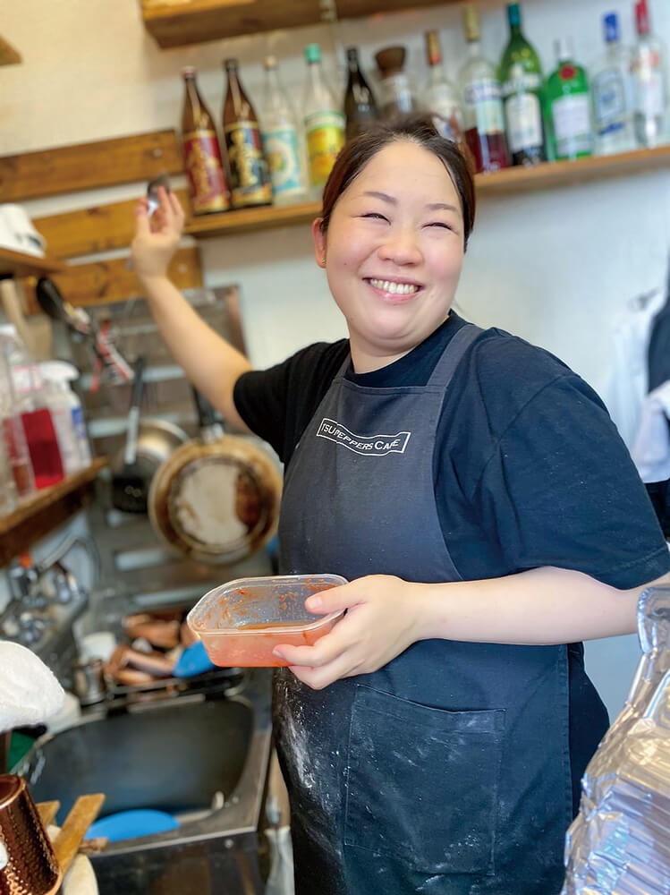 「笑顔と活力いっぱいの妊婦さん」