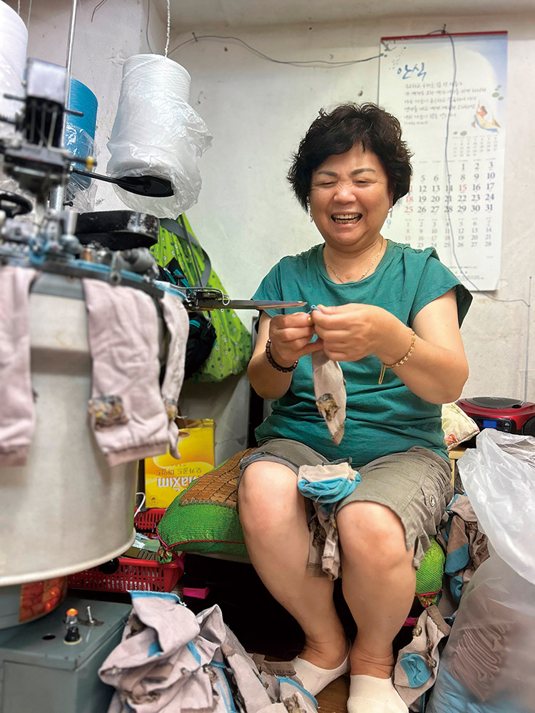 「みんなの一歩をサポート！くつした工場」