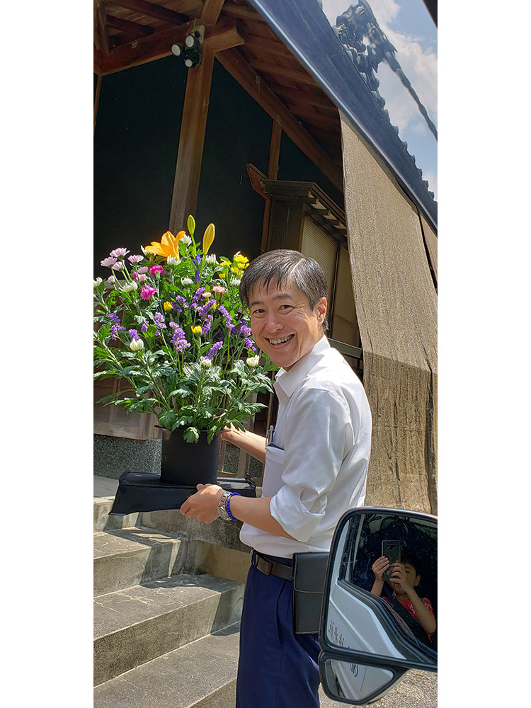 「花をとどけるとき」