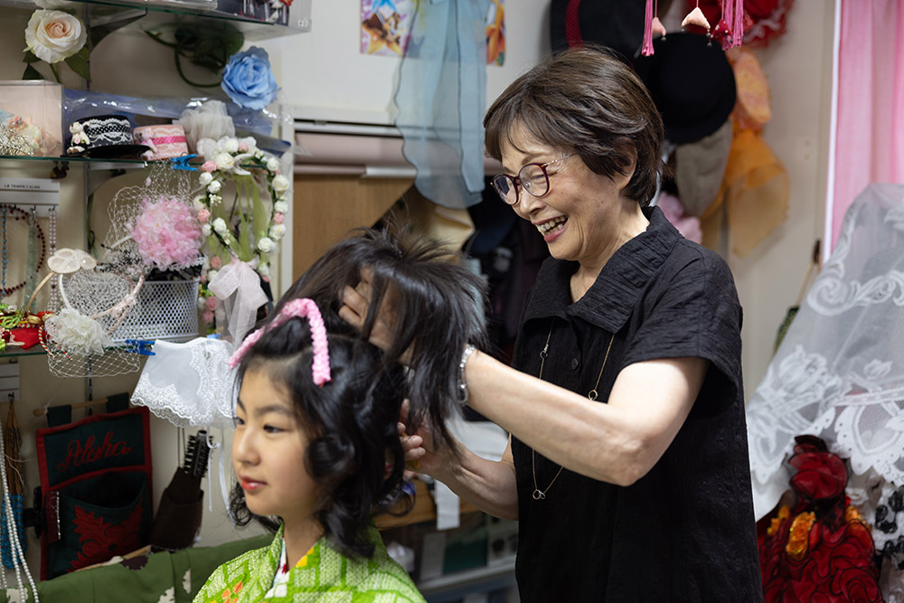 「こんな髪型いかがですかー？」