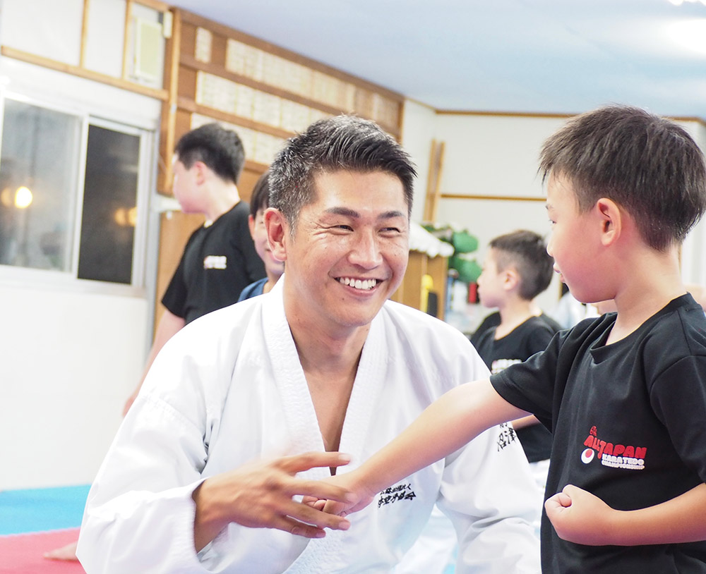 「空手を教える伯父」